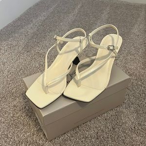 Size 7 Marc Fisher heels never worn